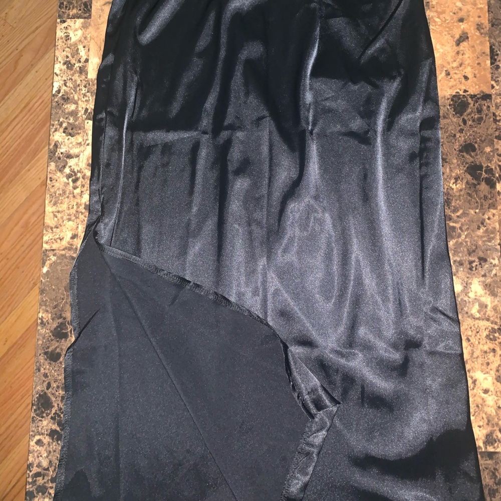 Split side satin midi skirt